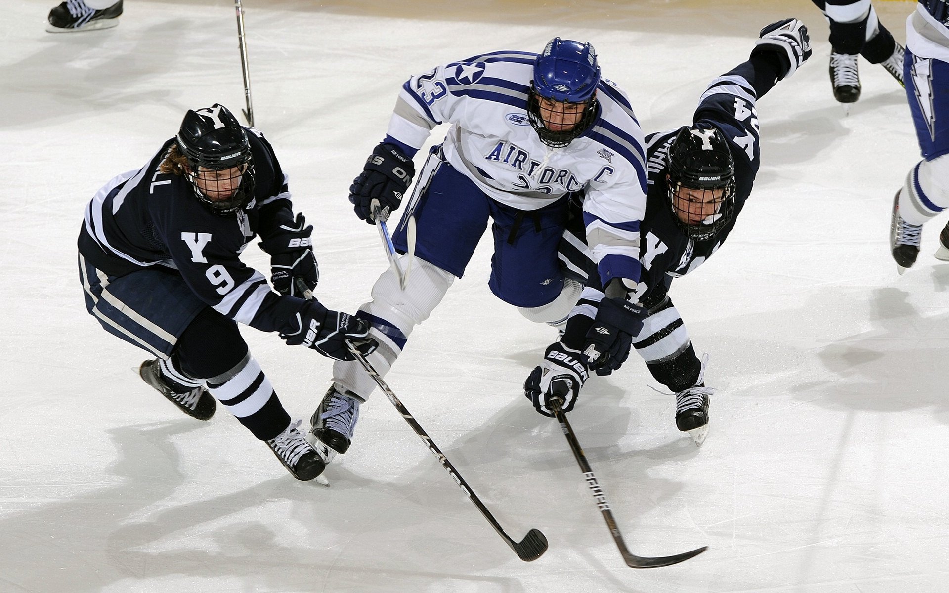 爱游戏体育官方入口-“高原冲刺:雪山顶上的极峰行动”,雪山顶端